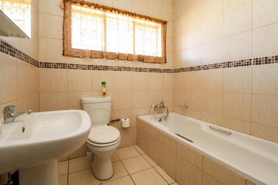4 Bedroom Property for Sale in Flamwood North West